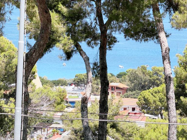 Holiday apartment with barbecue, garden & terrace | Sea view — photo 3
