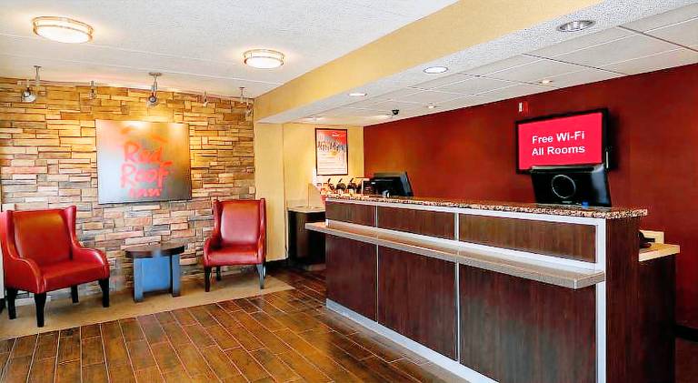 Red Roof Inn Rockford East – Casino District — photo 2