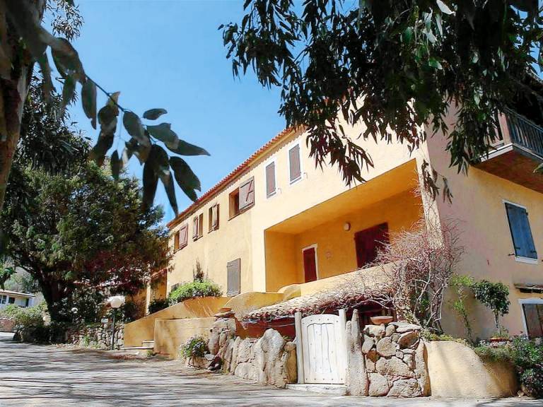 House with terrace & garden | City view — photo 4