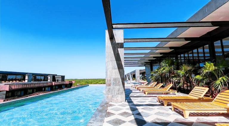 Apartment with private pool & patio — photo 3