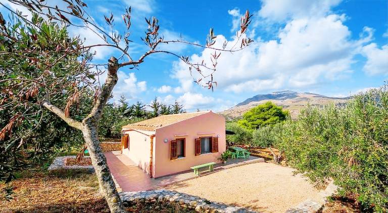 House with 2 rooms for 4 persons in Castellammare del Golfo