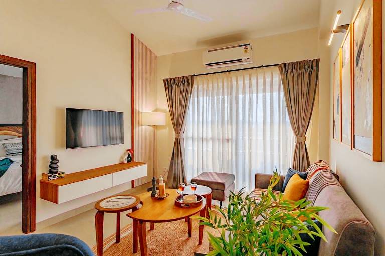 Spacious 2BR Apt w Balcony near Candolim Beach