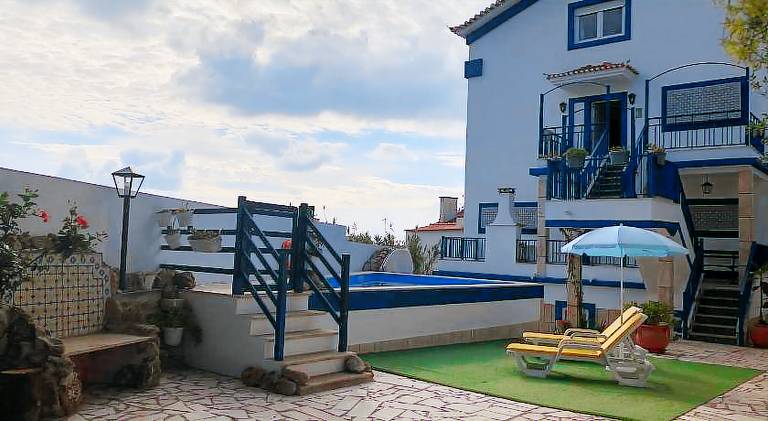 Holiday apartment with barbecue, terrace & yard — photo 4