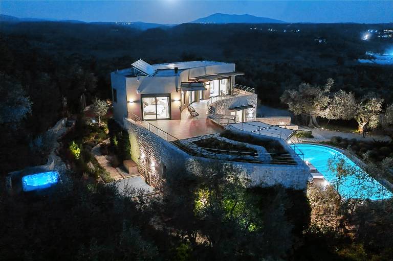Child-friendly villa with private pool, yard & BBQ | Beach view | Dogs allowed — photo 4