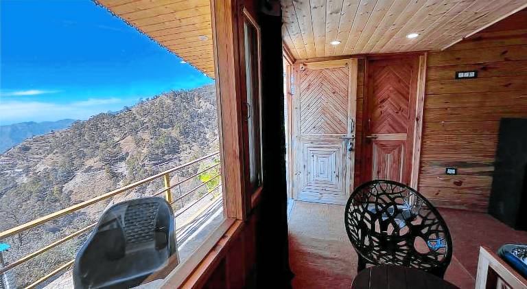 Lodge with patio — photo 3