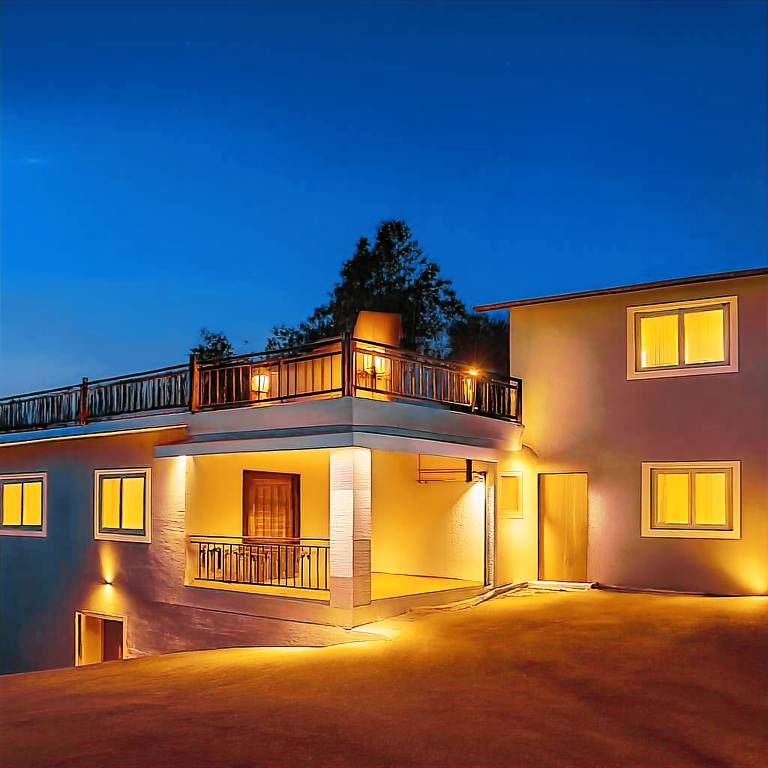 Villa with patio, barbeque & yard in Jaoli