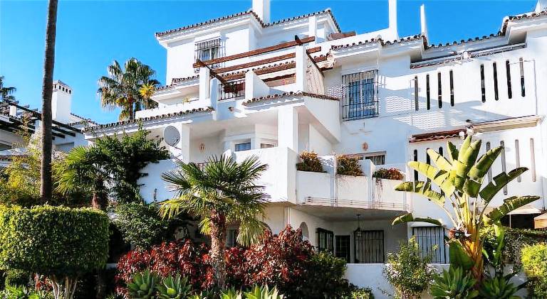 Holiday apartment with pool — photo 4