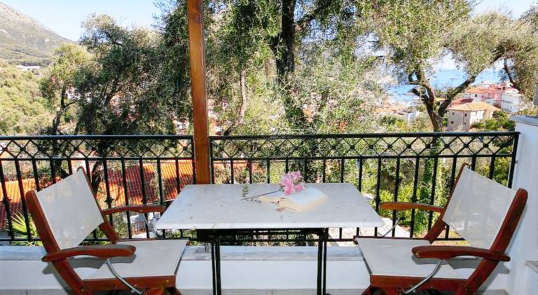 Serviced apartment with terrace, yard & barbecue — photo 5