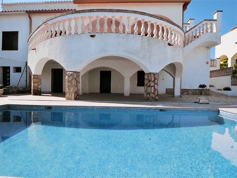 Villa with BBQ & private pool — photo 4