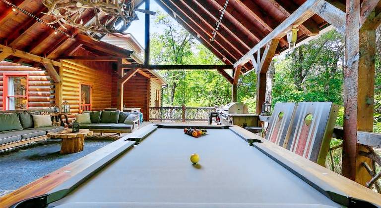 House with hot tub in Blue Ridge, GA