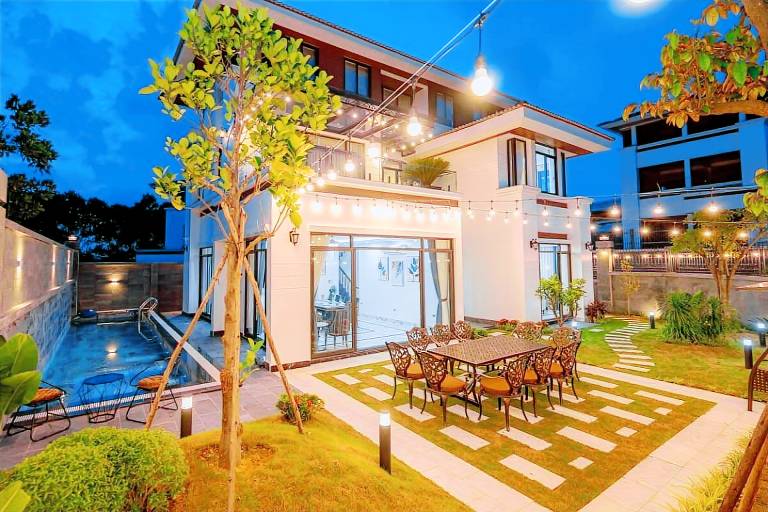 Beautiful villa with barbeque, pool & garden | Water view | Suitable for remote work | Pets allowed — photo 4