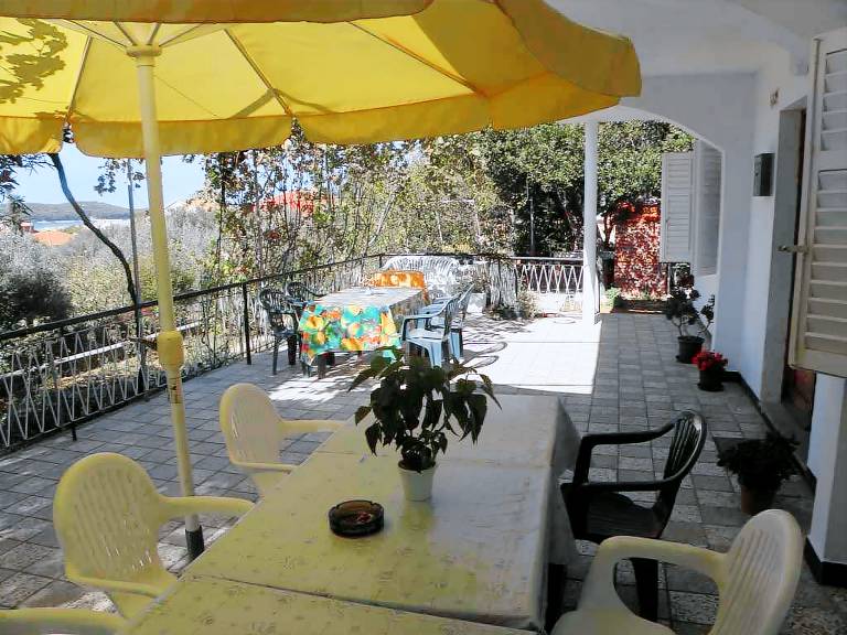 Holiday apartment with terrace and air conditioning — photo 5