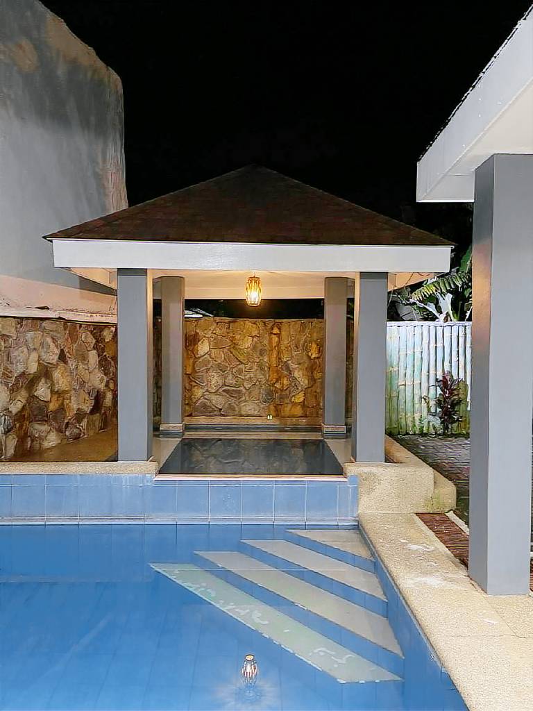 Villa with yard, BBQ & pool — photo 4