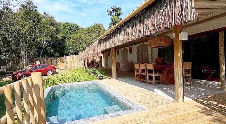 House with pool — photo 4