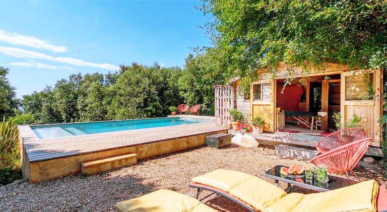 House with pool — photo 3
