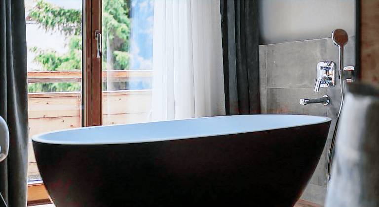 Chalet with pool — photo 3