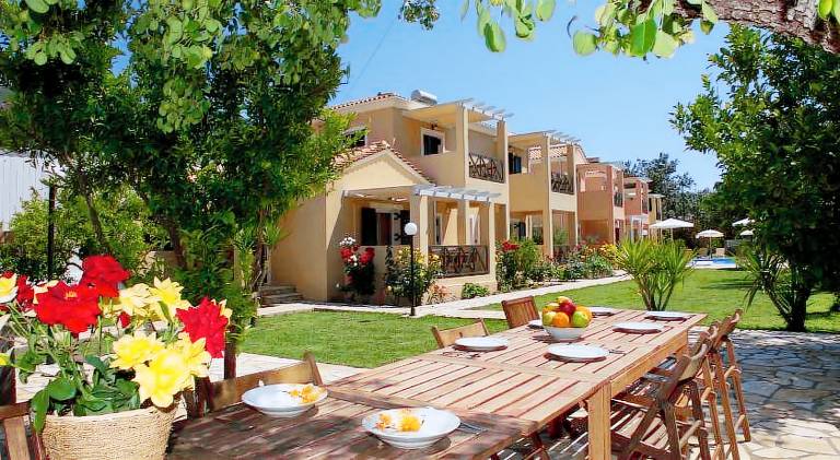 Rental apartment with pool, barbecue & yard | Beach nearby | Suitable for remote work | Pet-friendly — photo 4