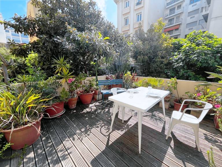 AA G Terrasse Esprit 2 Grimaldi Promenade des Angl in Thiers