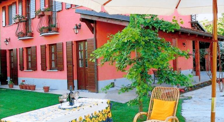 House with 4 rooms for 10 persons in Asti