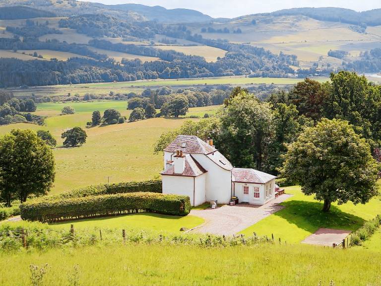 Family-friendly cottage with garden & grill | River view | Pets allowed in Perth