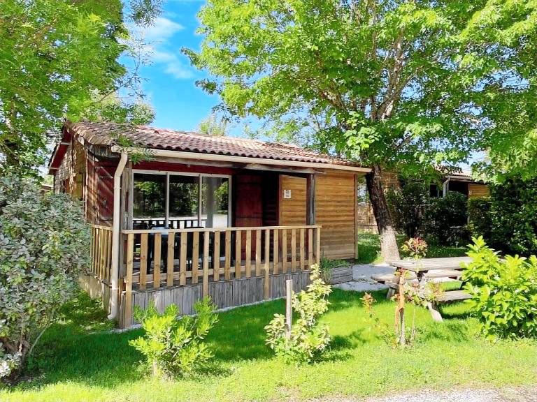 Family-oriented chalet with heated pool & patio | Pet-friendly — photo 3