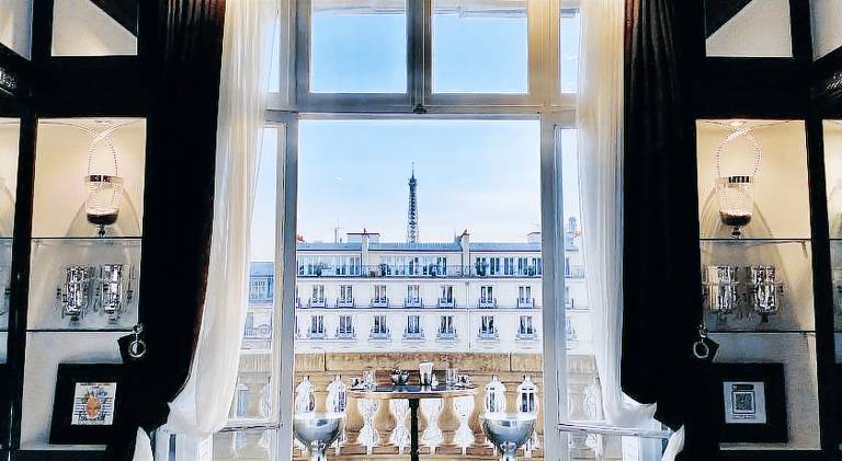 BALCONY- AVENUE -CHAMPS ELYSEEs — photo 3