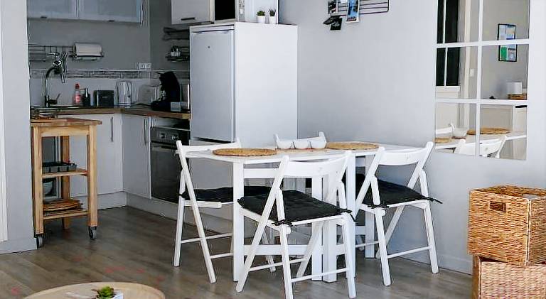 Apartment with patio — photo 5