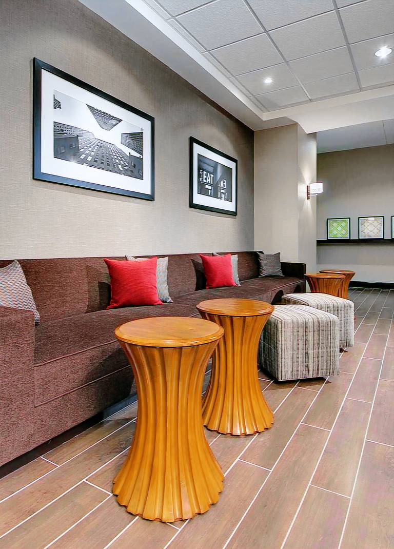 Hampton Inn & Suites Milwaukee-Downtown — photo 5