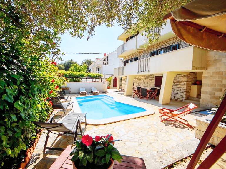 House with grill, yard & private pool | Sea view — photo 5