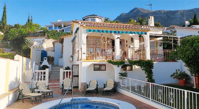 Villa with garden, private pool & patio — photo 2