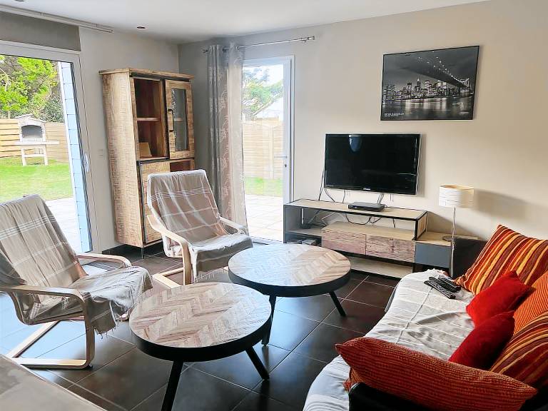 Children-friendly charming villa with barbeque & yard | Beach view | Dogs allowed — photo 2