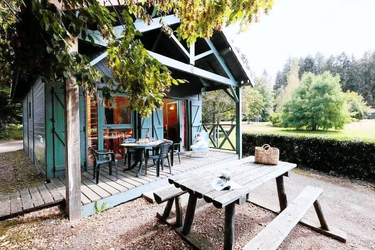 Chalet with BBQ & patio — photo 2