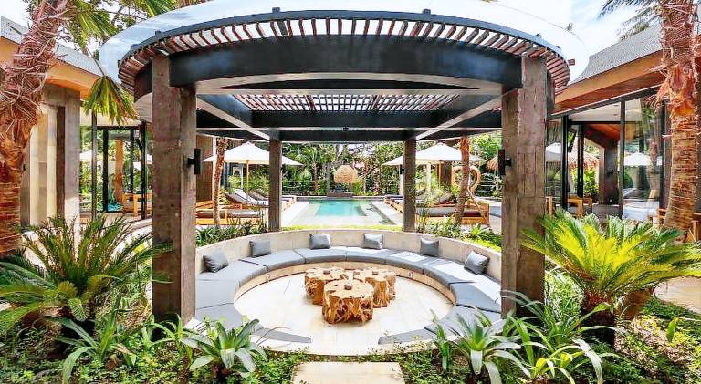 Villa with pool — photo 3