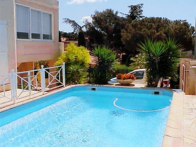 Fully equipped charming villa with yard & private pool | Beach view | Pet-friendly — photo 2