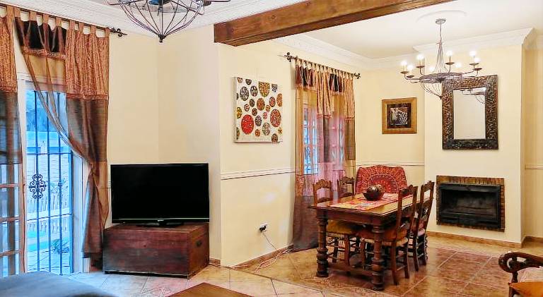 Fully equipped big villa with barbeque, private pool & patio | Suitable for remote work | Pets are welcome — photo 2