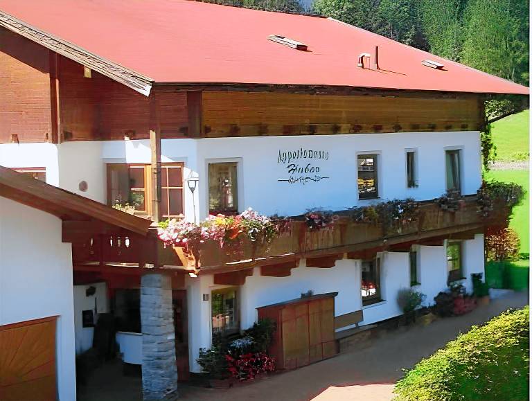 Rental apartment with terrace, pool & barbeque | Pet-friendly in Kitzbuhel
