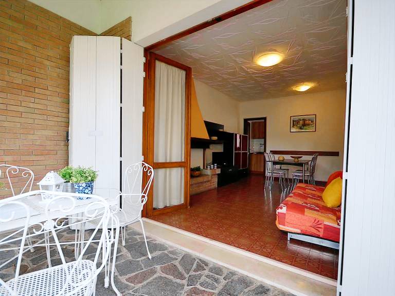 Vacation home with terrace, garden & grill — photo 2