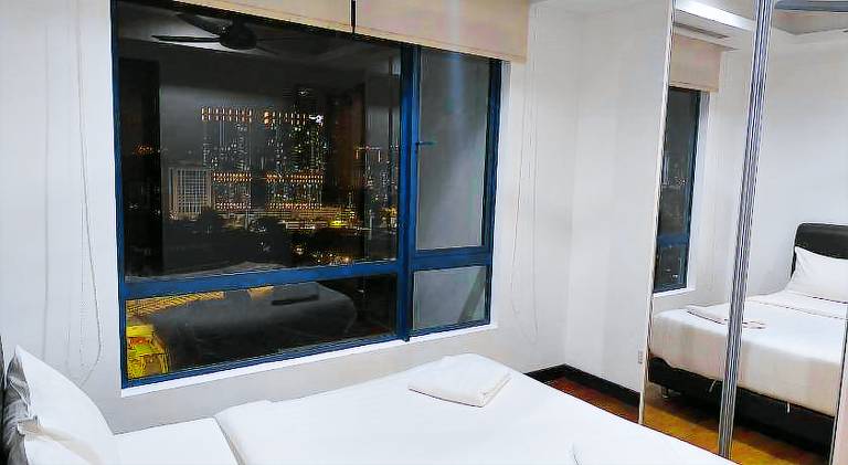 Rental apartment with pool & barbeque | Close to Petaling Street | Perfect for remote work | Dogs allowed — photo 2