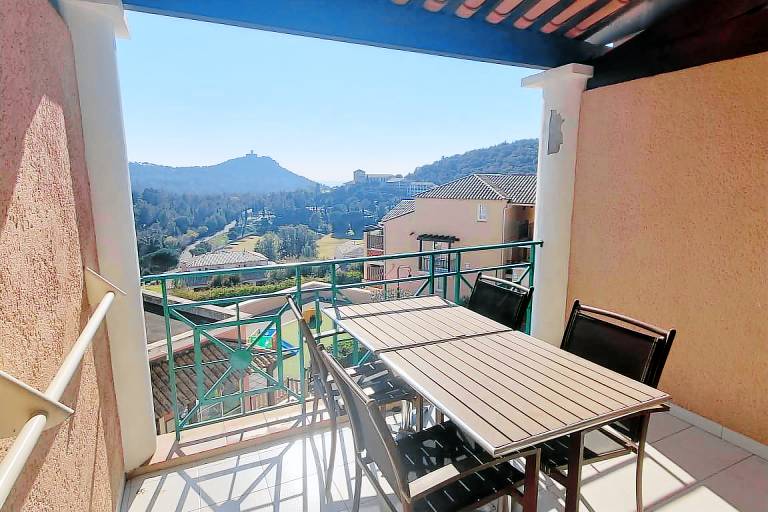 Holiday apartment with patio, garden & pool — photo 2