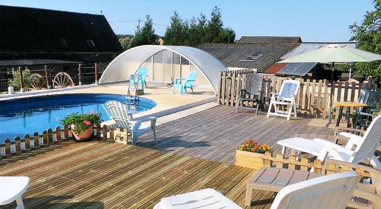 Nice vacation home with pool, patio & BBQ | Pets are welcome — photo 3
