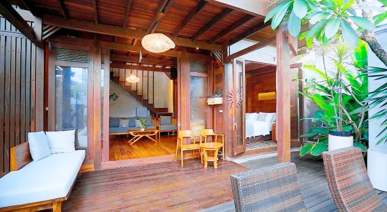 Villa with pool — photo 4