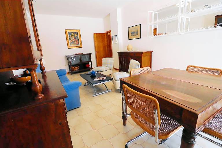 Apartment with garden — photo 4