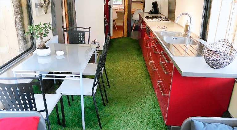 House with pool — photo 4
