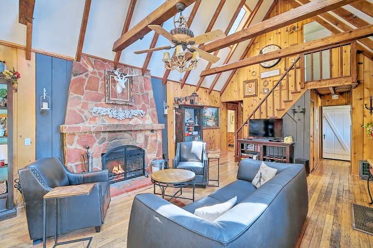 ‘Lakeview Lodge’ Fit for Groups < 1 Mile to Lake! — photo 4