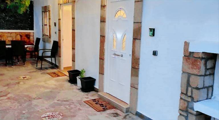 Vacation home with terrace, yard & BBQ in Rhodes