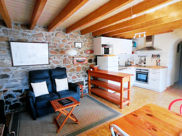Vacation home with yard & grill — photo 3