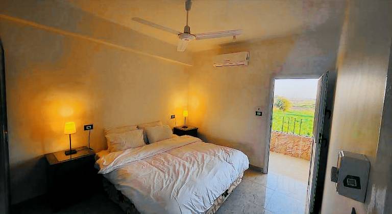 Rental apartment with patio, yard & barbecue in Luxor
