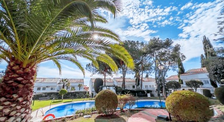 Rental apartment with pool, terrace & yard | Pets are welcome — photo 4