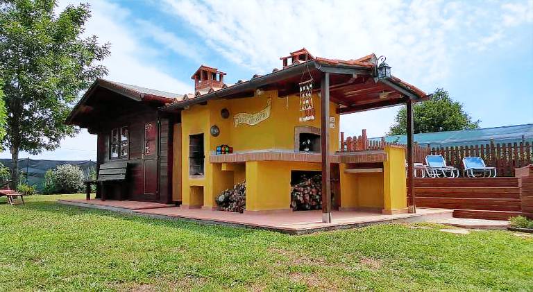 House with pool — photo 4