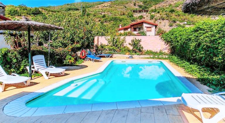 Vacation home with terrace, private pool & garden in Cáceres